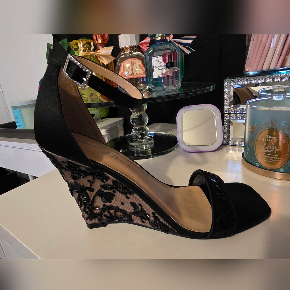 Betsey Johnson Ivan Black Size 8